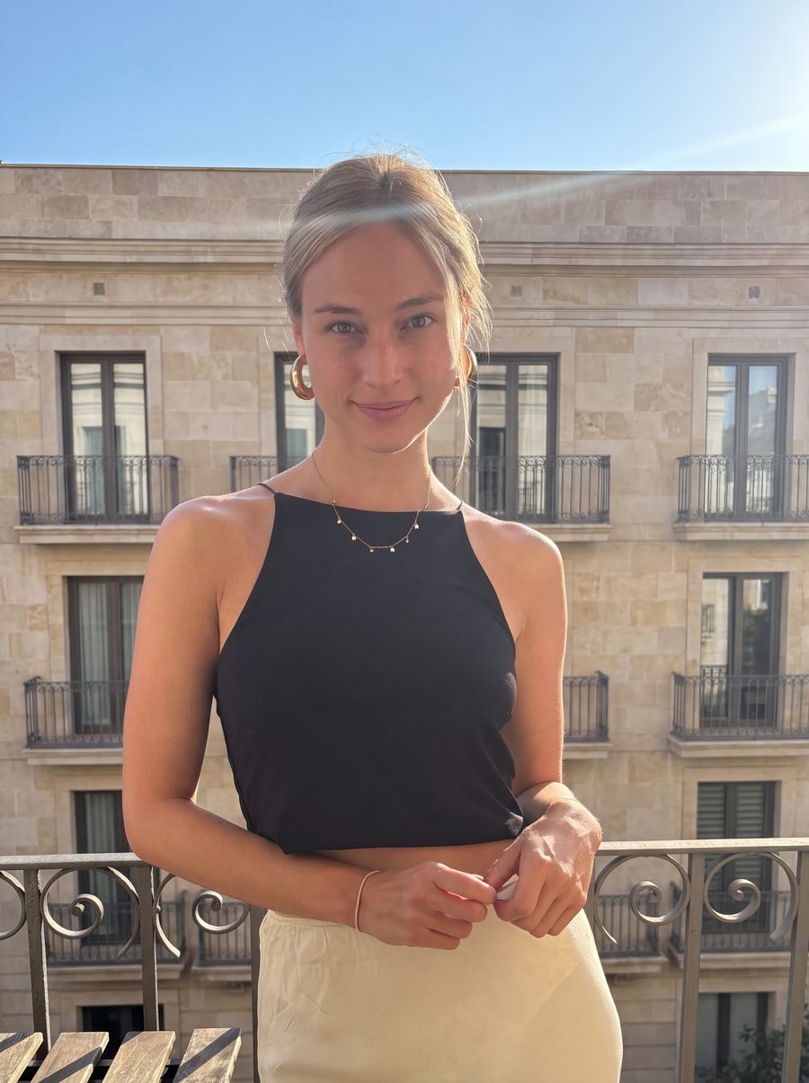 Mary Ruf, wedding content creator, in Barcelona